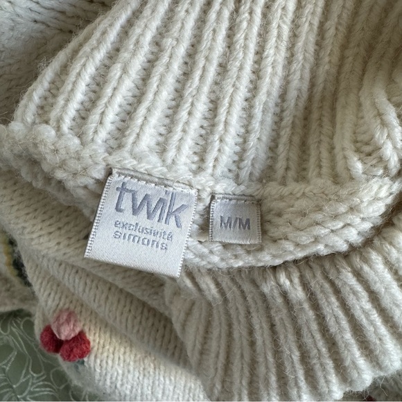Floral Bauble Knit Turtleneck from Twik by Simons - Picture 5 of 5